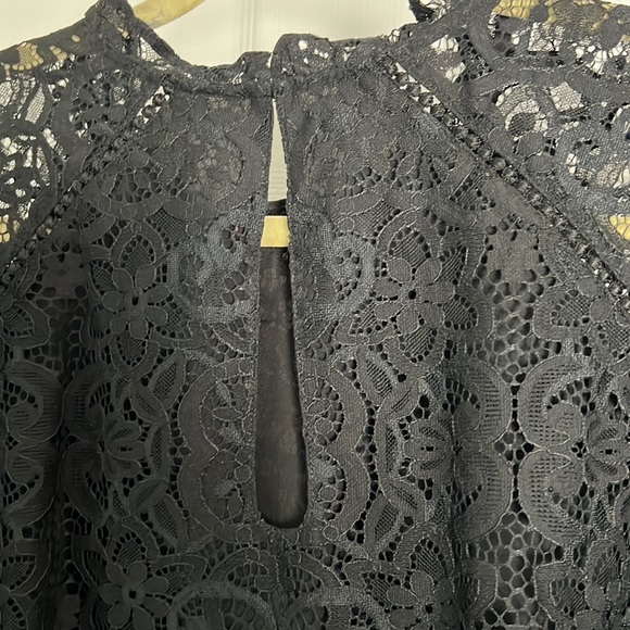 Lilly Pulitzer Lace Averi Top - Two Tone Carnival Lace - size Large - Picture 4 of 7